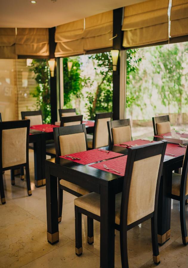 Ashur Hotel Dukhan Exterior foto